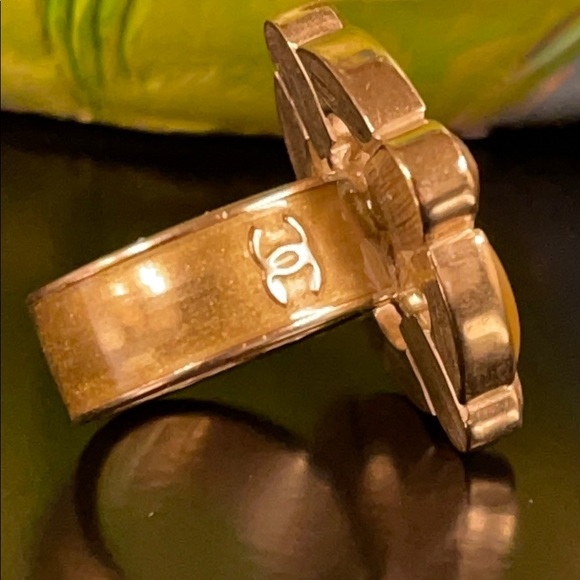 WOW POSHMARK - Authentic CHANEL Supermodel Showstopper Golden Pearl Ring - Picture 7 of 16